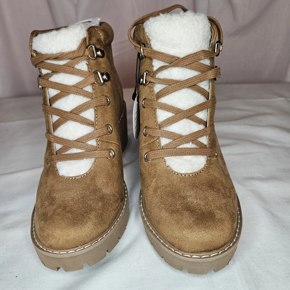 Giani Bernini Valentena Ankle Lugged Sole Combat Boots NWT Sz 7.5 Retail $130